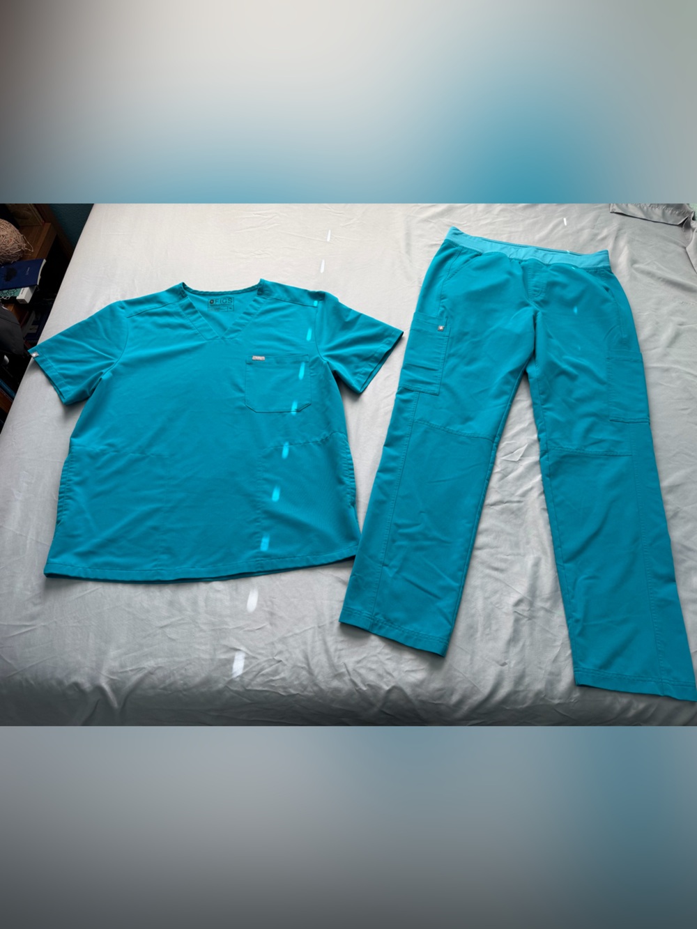 FIGS Men's Teal Scrub Pants & Top Set